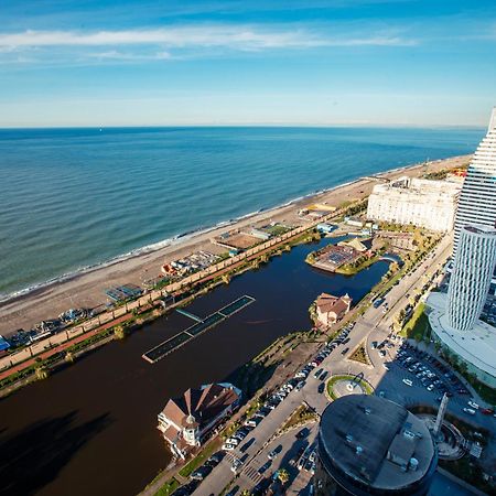 Orbi City Sea View Batoemi Buitenkant foto