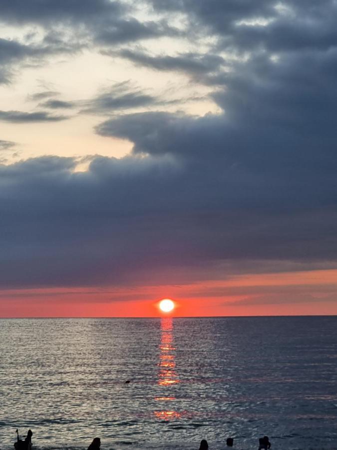 Orbi City Sea View Batoemi Buitenkant foto